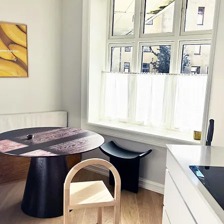 Spacious, Quiet, Creative Retreat 2br Appartement