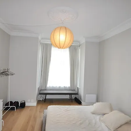 Spacious, Quiet, Creative Retreat 2br Appartement *